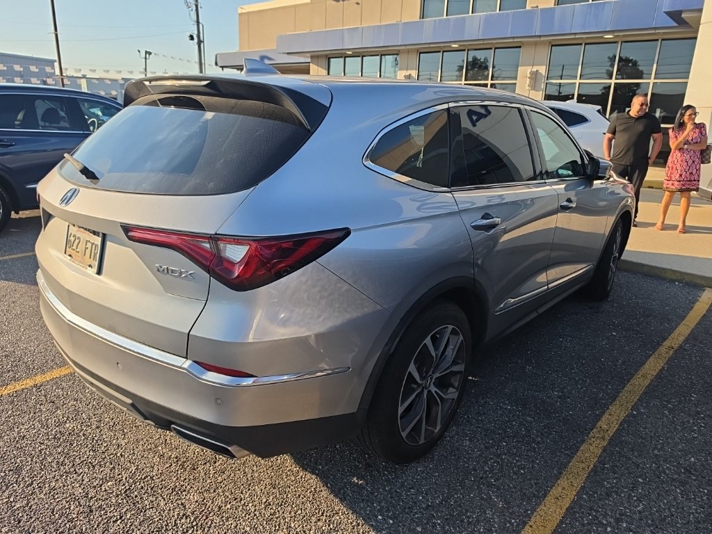 Used 2023 Acura MDX w/ Technology Package FWD image 4