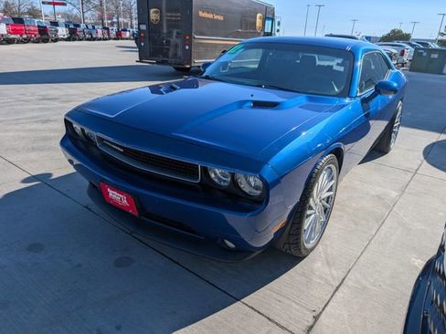 Used 2012 Dodge Challenger SXT RWD image 27