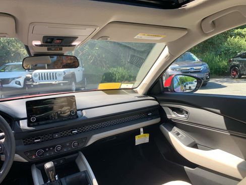 Used 2024 Honda Accord EX image 38