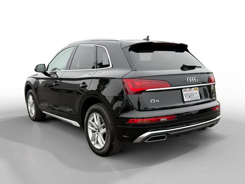Used 2023 Audi Q5 2.0T Premium w/ Convenience Package image 3