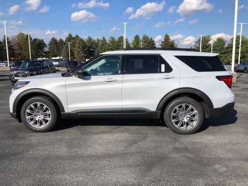 New 2026 Ford Explorer Active w/ Active Comfort Package image 2