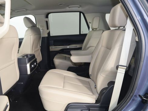 Used 2022 Ford Expedition XLT image 48