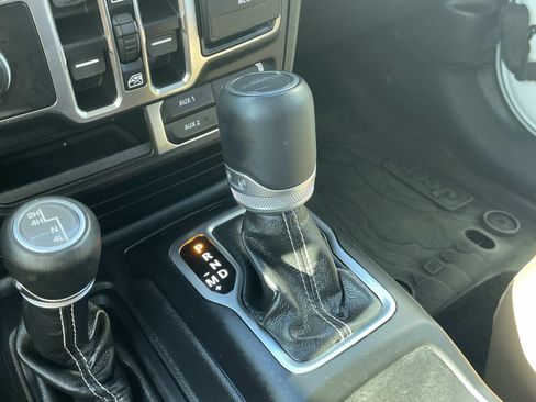 Used 2020 Jeep Gladiator Overland AWD/4WD image 31