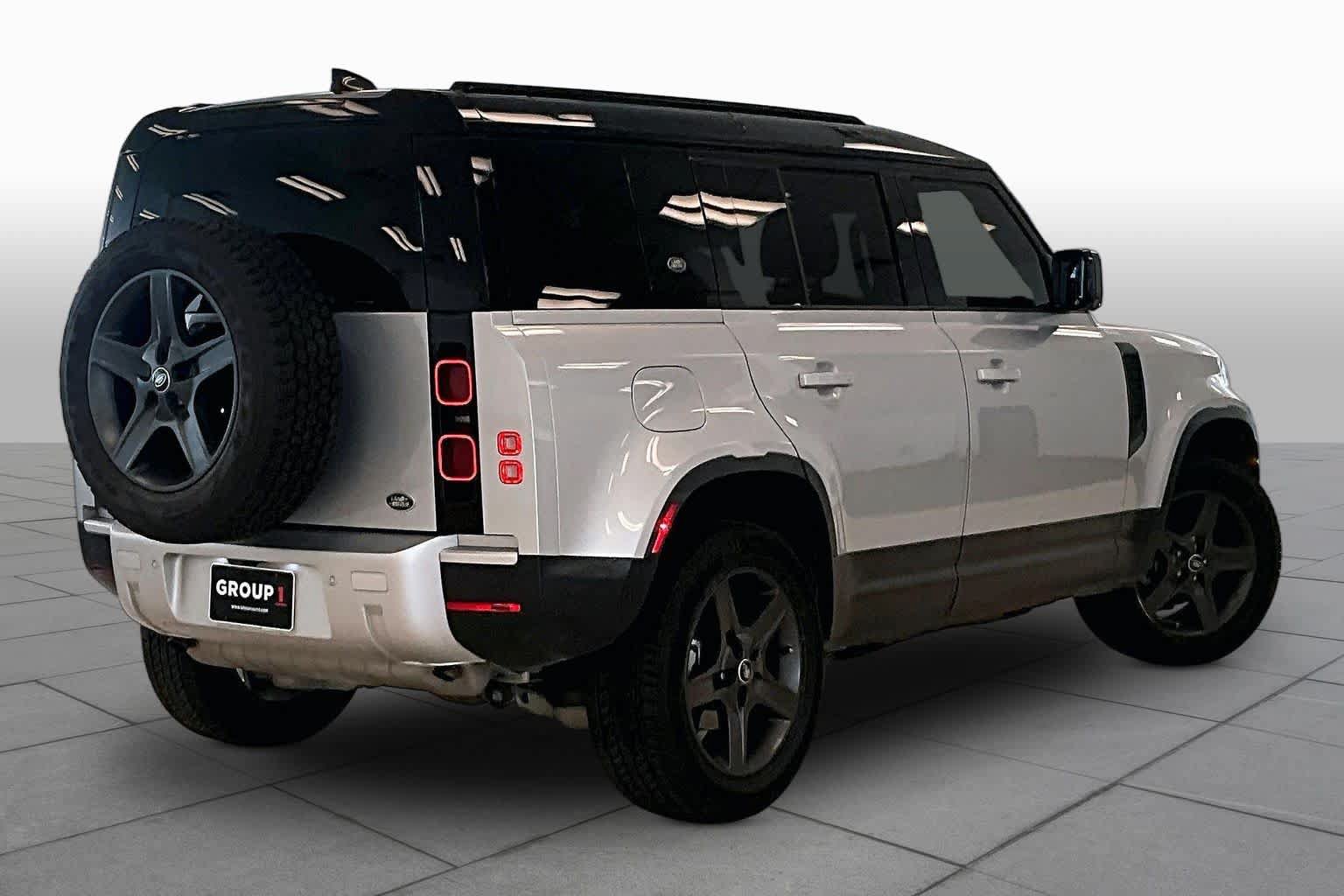 Used 2022 Land Rover Defender 110 AWD/4WD image 12