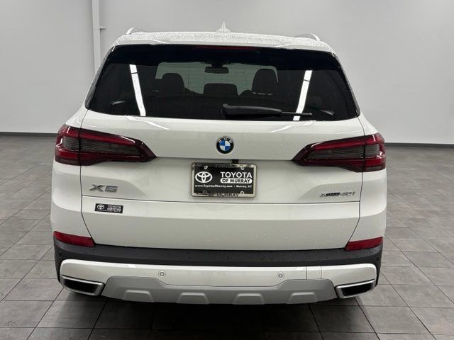 Used 2022 BMW X5 xDrive40i w/ Premium Package AWD/4WD image 3