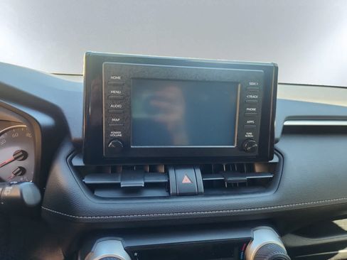 Used 2019 Toyota RAV4 LE AWD/4WD image 14