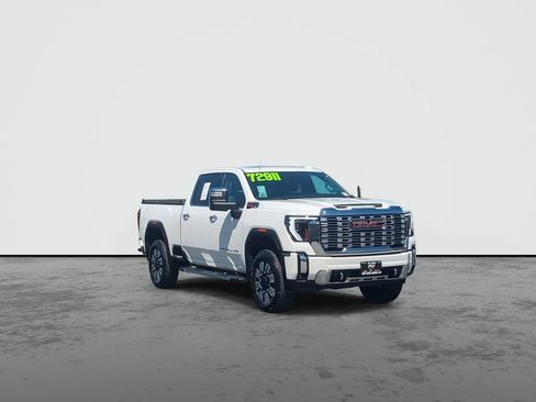 Used 2024 GMC Sierra 2500 Denali w/ Denali Reserve Package AWD/4WD image 2