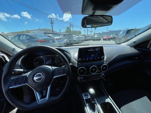 Used 2025 Nissan Sentra SV FWD image 33