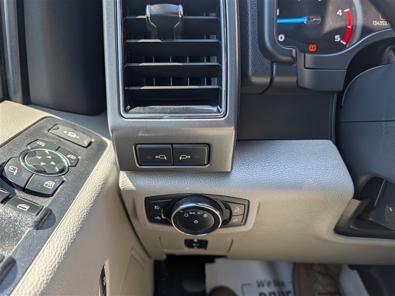 Used 2022 Ford F250 XLT w/ XLT Premium Package AWD/4WD image 28
