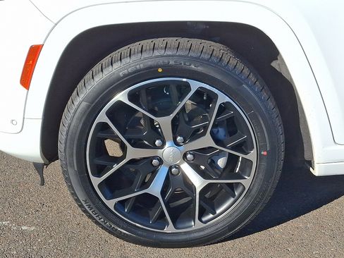 Used 2023 Jeep Grand Cherokee Summit image 8