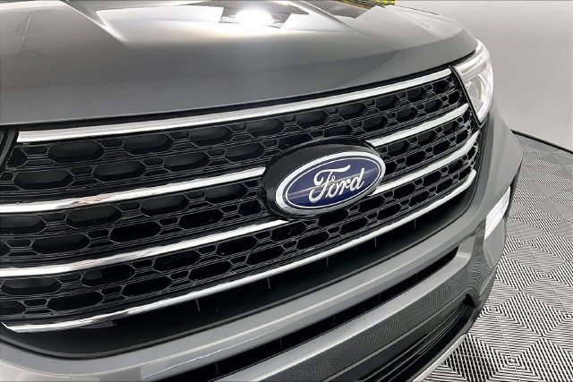 Used 2023 Ford Explorer XLT w/ Equipment Group 202A RWD image 33