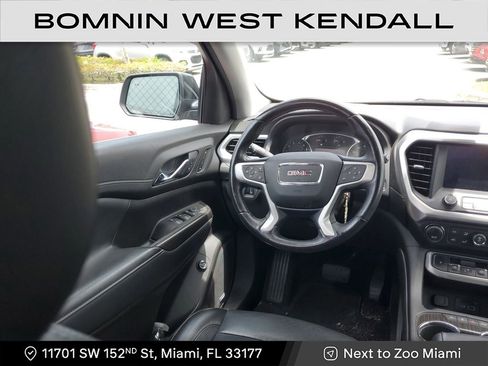 Used 2022 GMC Acadia SLT w/ Preferred Package image 9