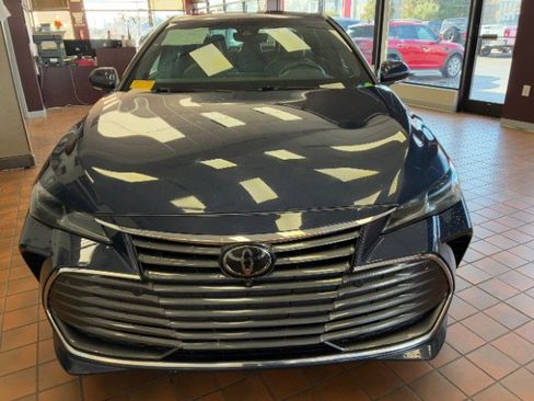 Used 2019 Toyota Avalon Limited image 4