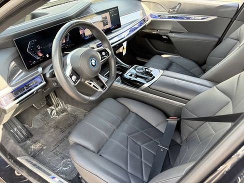 Used 2025 BMW 750e xDrive AWD/4WD image 18