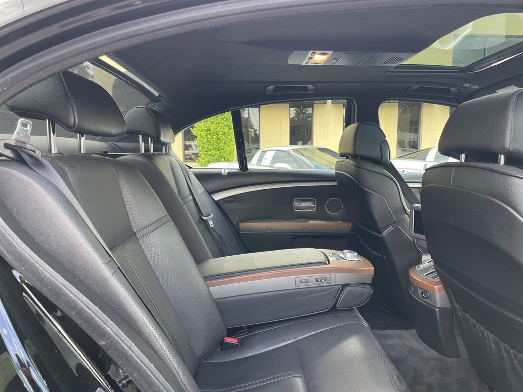 Used 2007 BMW 750i RWD image 24