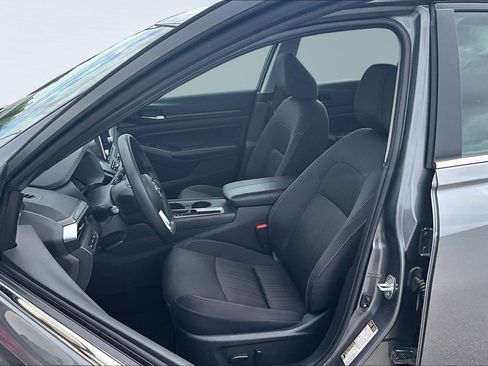 Used 2025 Nissan Altima 2.5 SV FWD image 22