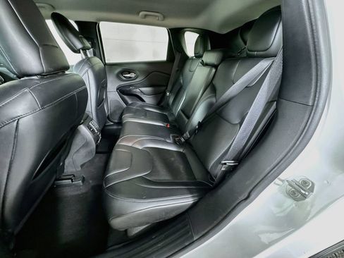 Used 2020 Jeep Cherokee Latitude Plus FWD image 28
