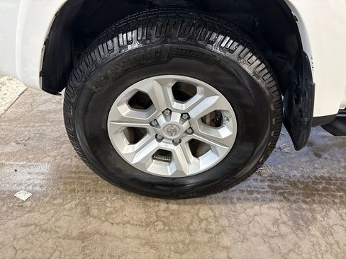 Used 2018 Toyota 4Runner SR5 Premium AWD/4WD image 10