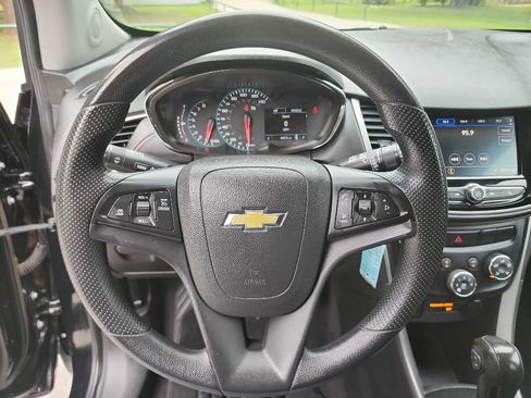 Used 2020 Chevrolet Trax LS w/ Tint and Cruise Package FWD image 17