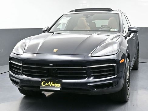 Used 2023 Porsche Cayenne Platinum Edition image 4