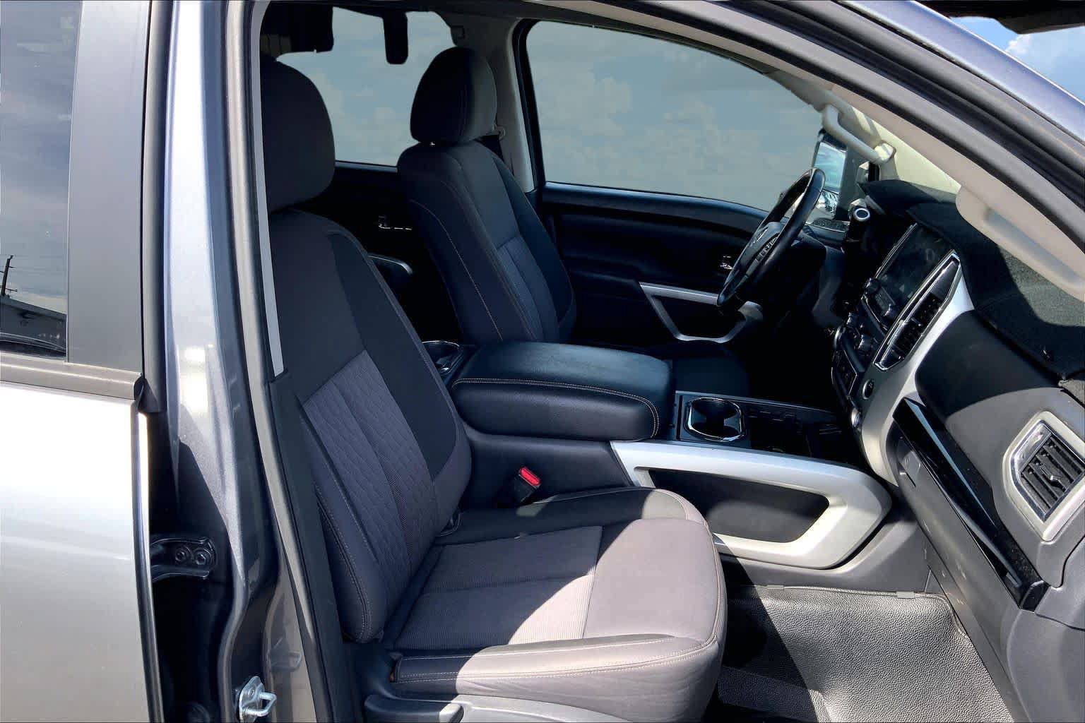 Used 2020 Nissan Titan SV w/ SV Convenience Package RWD image 13
