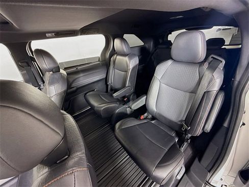 Used 2024 Toyota Sienna XSE image 8