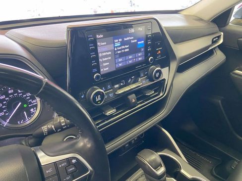 Used 2020 Toyota Highlander XLE image 21