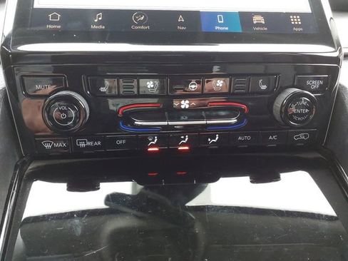 Used 2023 Jeep Grand Cherokee Limited w/ Luxury Tech Group II AWD/4WD image 17