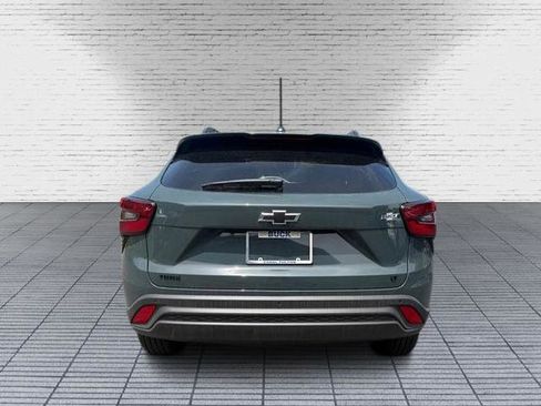 New 2026 Chevrolet Trax LT w/ Sunroof Package FWD image 3