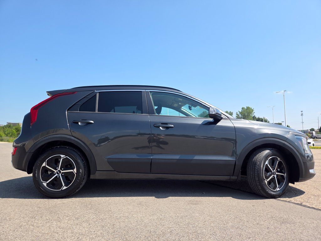 Used 2023 Kia Niro EX FWD image 26
