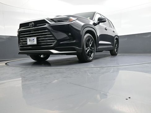 Certified 2025 Toyota Grand Highlander AWD Hybrid image 29