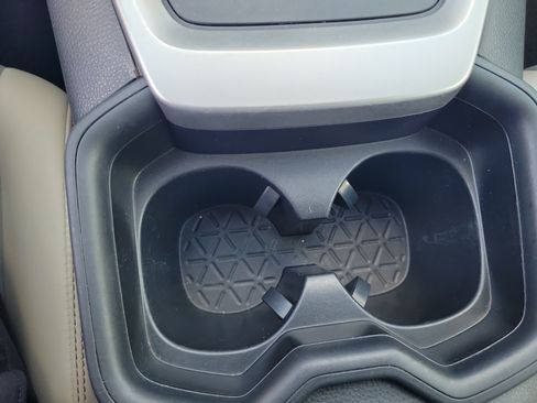 Used 2019 Toyota RAV4 XLE Premium FWD image 29