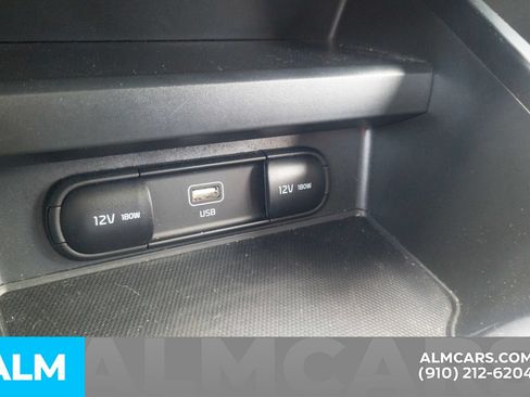 Used 2025 Kia Soul LX w/ LX Technology Package FWD image 26