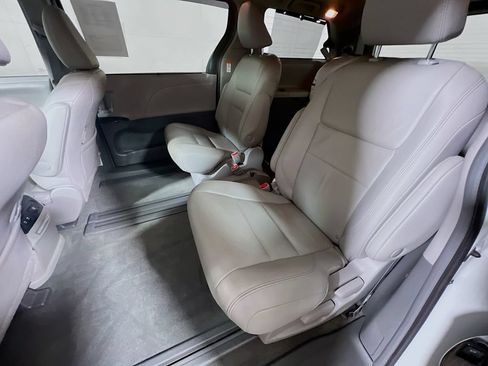 Certified 2018 Toyota Sienna XLE w/ XLE Navigation Package FWD image 22