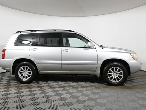 Used 2004 Toyota Highlander 4WD image 8