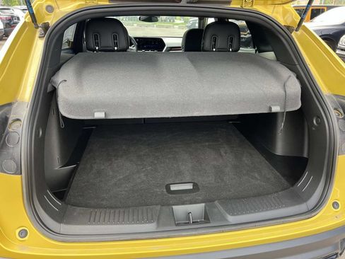 Used 2024 Chevrolet Trax RS w/ Sunroof Package FWD image 13