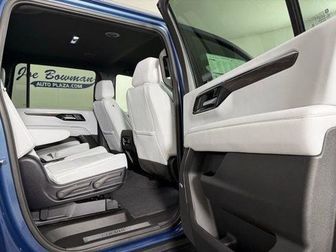 New 2026 Chevrolet Suburban Premier image 20