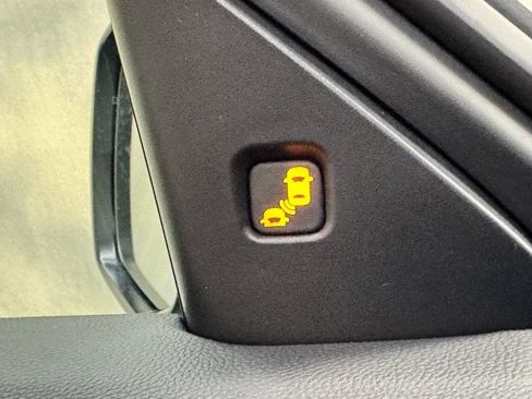 Used 2025 Acura RDX SH-AWD w/ Technology Package image 19