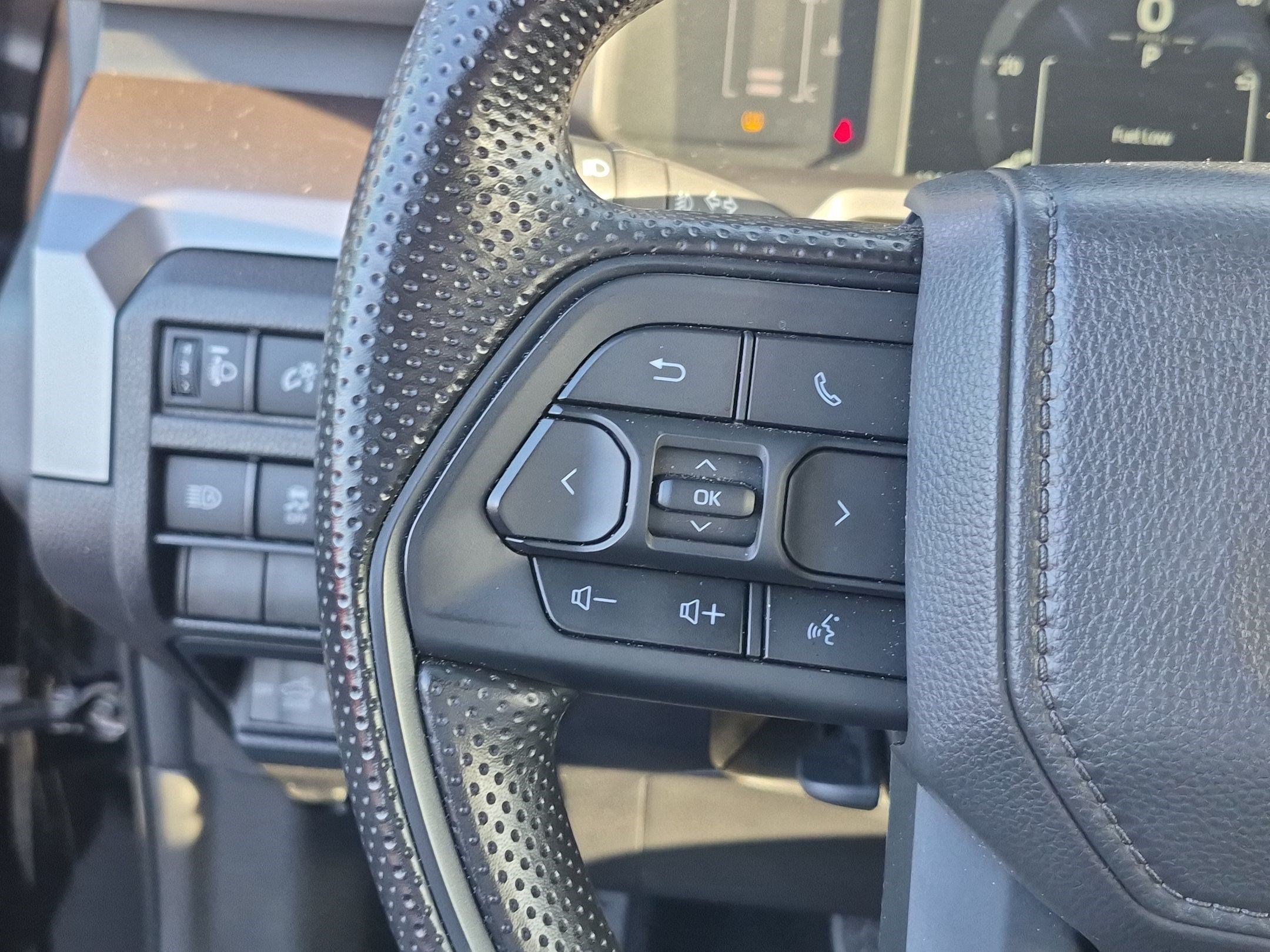 Used 2025 Toyota Tacoma SR5 AWD/4WD image 19