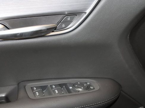 New 2025 Cadillac XT5 Luxury image 10