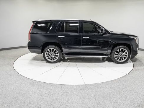 Used 2020 Cadillac Escalade Luxury w/ Escalade Sport Edition AWD/4WD image 10