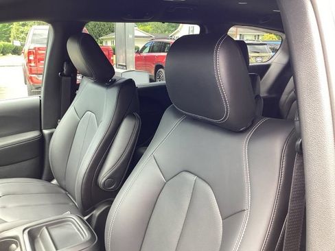 New 2027 Chrysler Pacifica Select FWD image 22