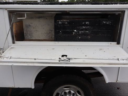 Used 2006 GMC Sierra 2500 W/T RWD image 16