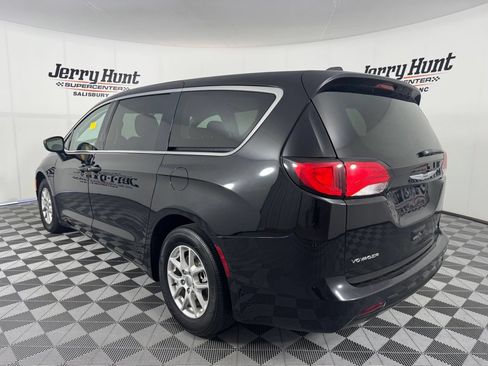 Used 2024 Chrysler Voyager LX FWD image 8