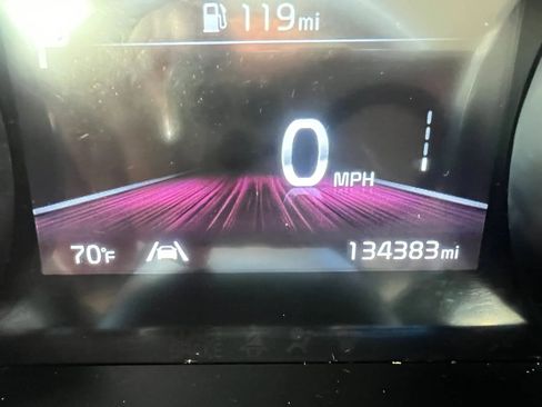 Used 2022 Kia Carnival EX image 18