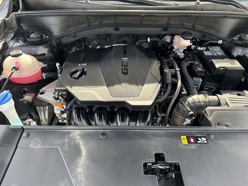 Used 2024 Kia Sorento S image 32