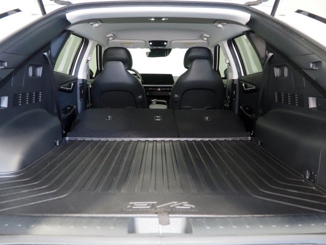 Used 2024 Kia EV6 Light Long Range RWD image 43