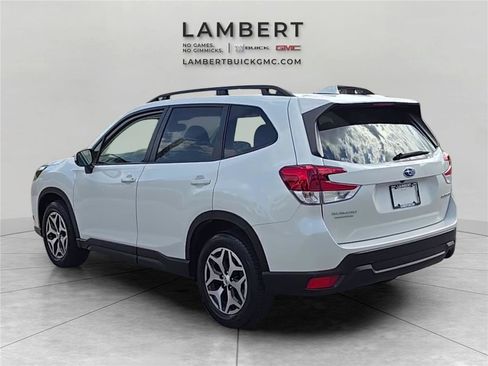 Used 2023 Subaru Forester Premium image 3