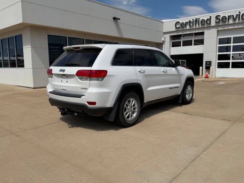 Used 2019 Jeep Grand Cherokee Laredo RWD image 3