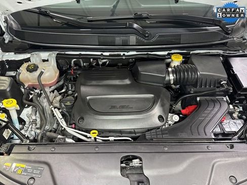 Used 2024 Chrysler Pacifica Limited FWD image 6